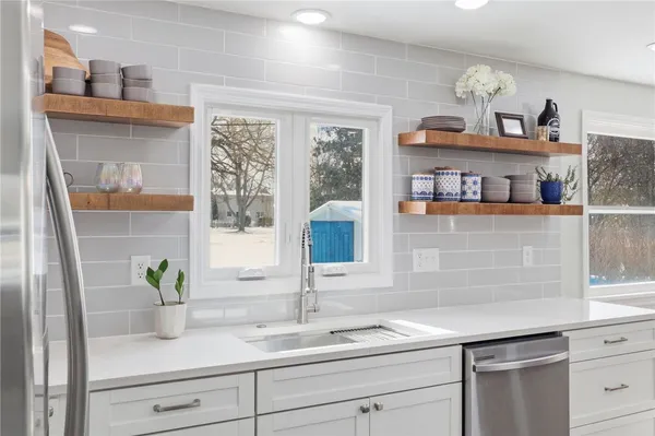 $299,900 | 93 Parkmeadow Drive, Henrietta, NY 14534