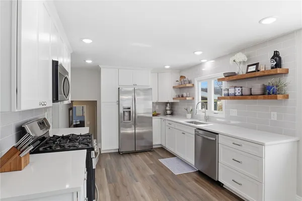 $299,900 | 93 Parkmeadow Drive, Henrietta, NY 14534