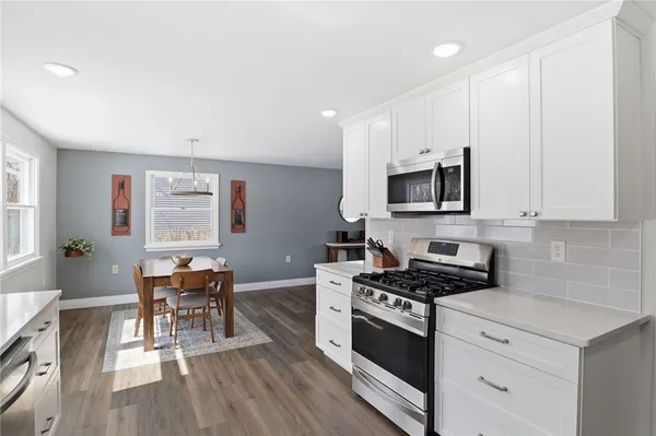 $299,900 | 93 Parkmeadow Drive, Henrietta, NY 14534