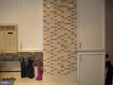 8503 Water Oak Road Baltimore, MD 21234 - Photo 8 of 16 Accent tile wall and backsplash