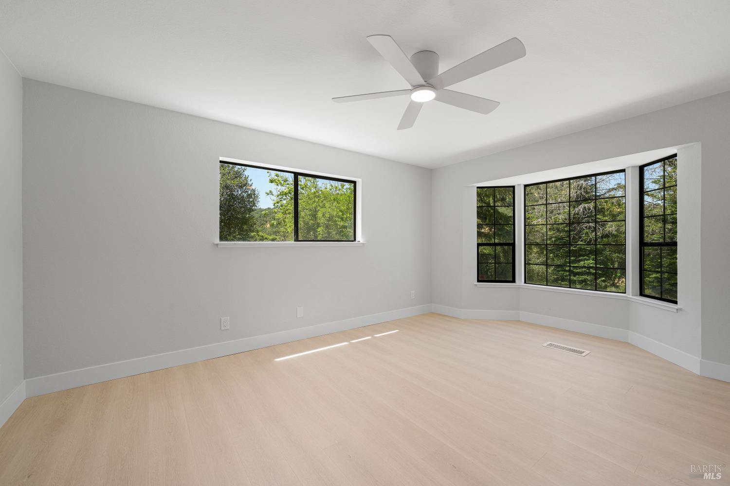 2129 Rockville Road Fairfield, CA 94534 - Photo 20 of 59 a view of an empty room with a window