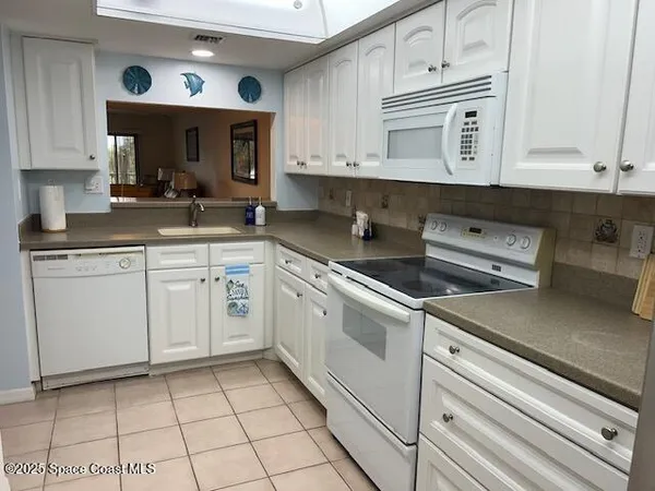 $2,100 | 3170 North Atlantic Avenue, Unit 313, Cocoa Beach, FL 32931