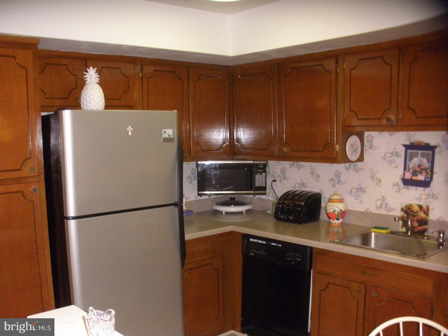 3383 South Keswick Road Philadelphia, PA 19114 - Photo 11 of 16 Kitchen