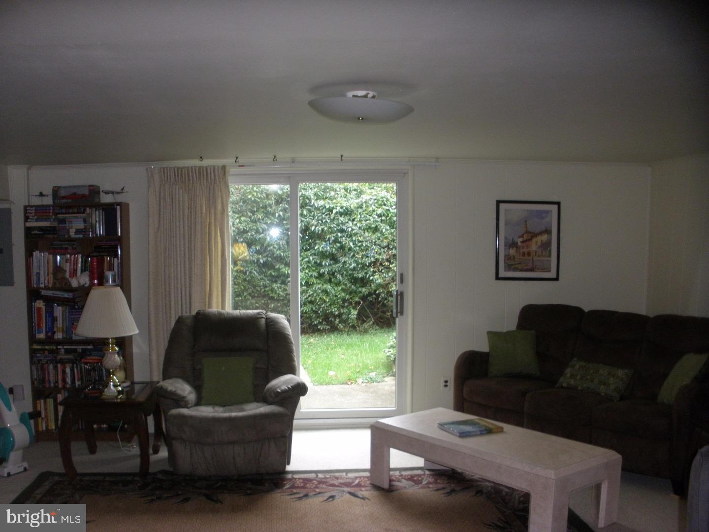 3383 South Keswick Road Philadelphia, PA 19114 - Photo 3 of 16 Family Room