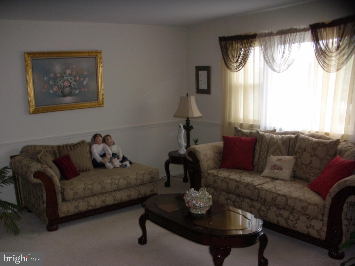 3383 South Keswick Road Philadelphia, PA 19114 - Photo 7 of 16 Living Room