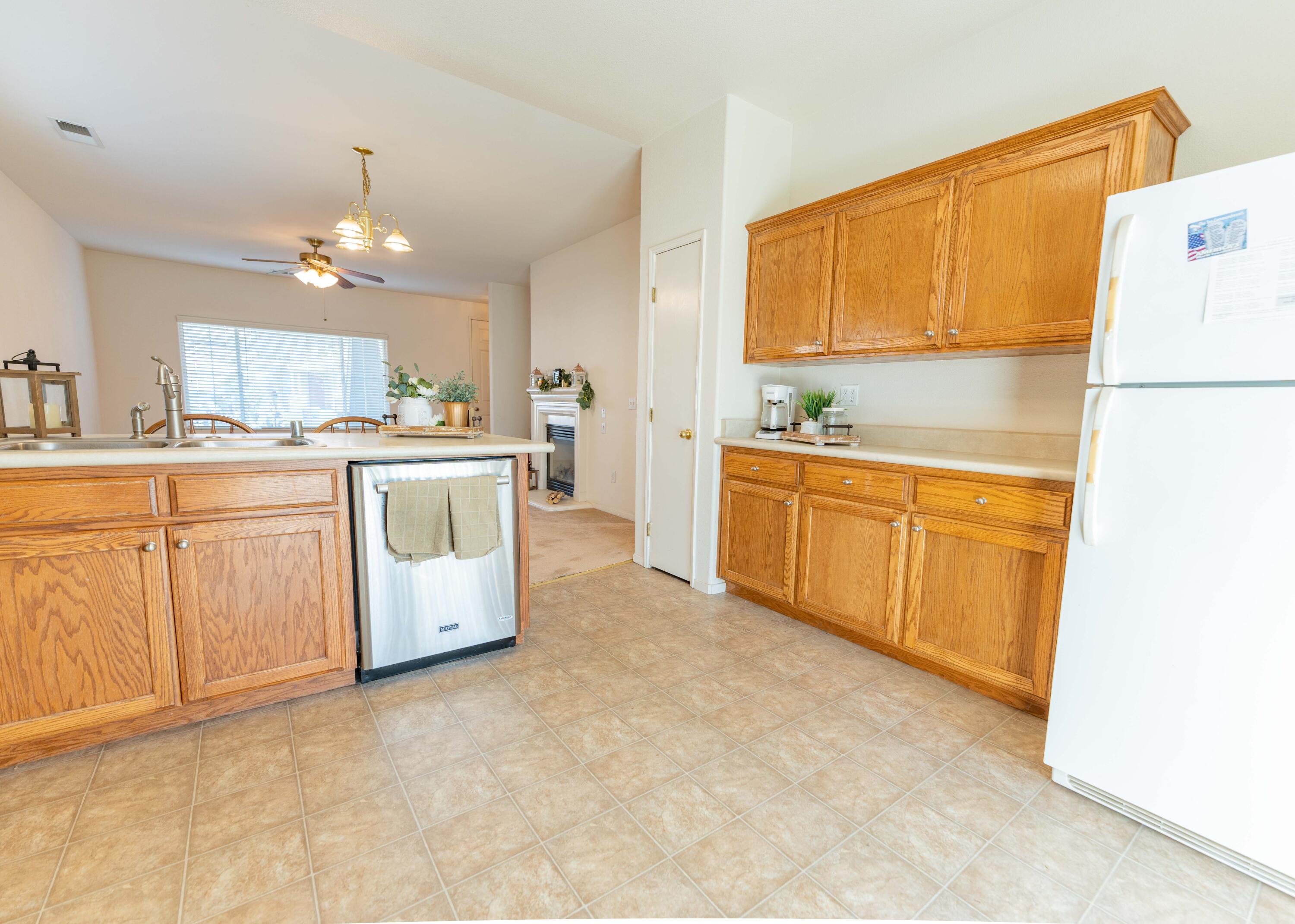 2093 West Rio Hondo Way Hanford, CA 93230 - Photo 20 of 35 21