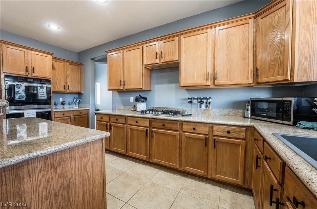 864 Wintersweet Road Henderson, NV 89015 - Photo 6 of 22 Gallery Image 6