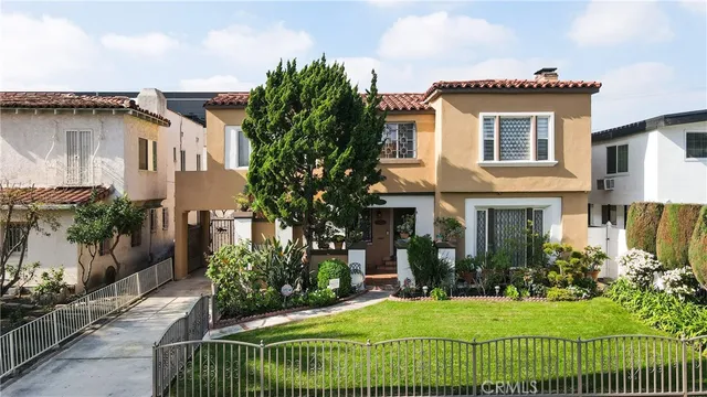 $3,290,000 | 137 North Hamilton Drive, Beverly Hills, CA 90211