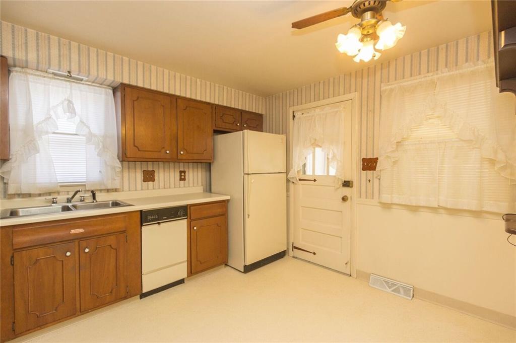 935 Chapel Road Beaver, PA 15009 - Photo 6 of 19