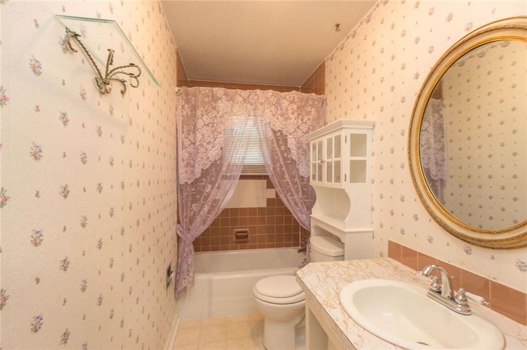 935 Chapel Road Beaver, PA 15009 - Photo 9 of 19 Main Bath with shower/tub, big closet.