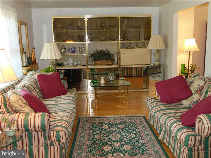 2606 Yellowstone Road Cinnaminson, NJ 08077 - Photo 2 of 17 Living Room