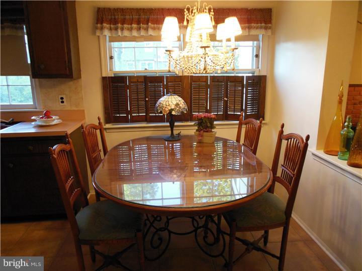 2606 Yellowstone Road Cinnaminson, NJ 08077 - Photo 9 of 17 Kitchen