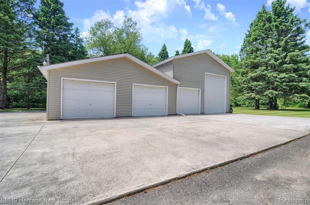 8415 McClements Road Brighton, MI 48114 - Photo 7 of 42