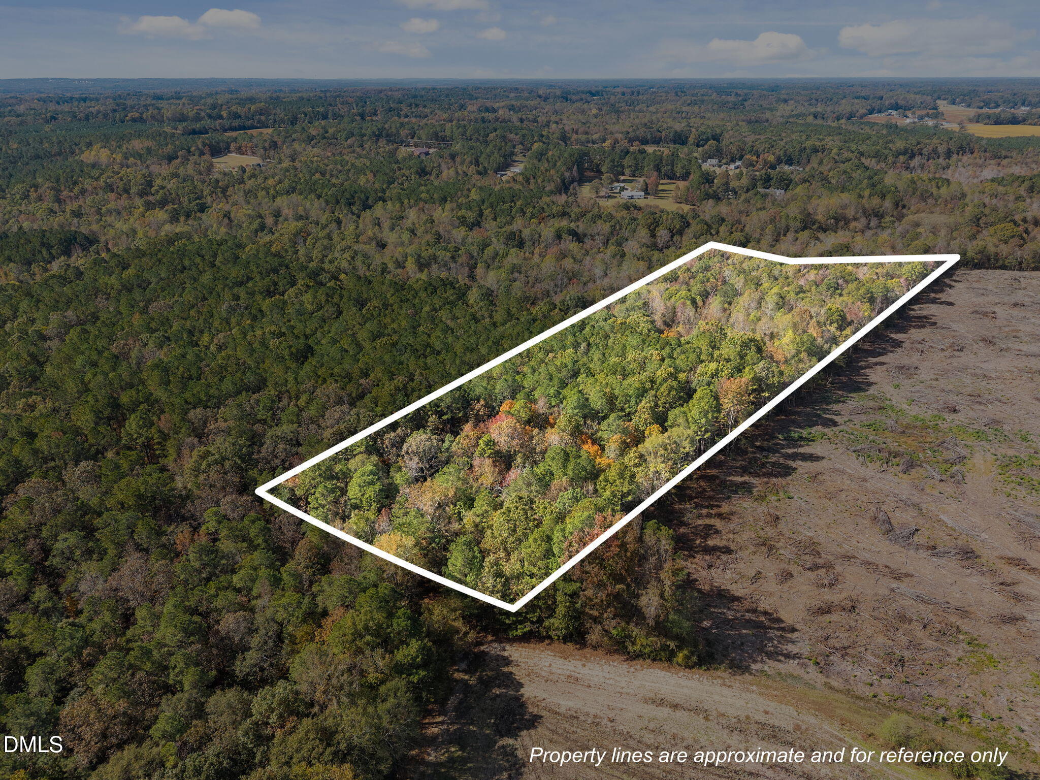 a view of a tennis court