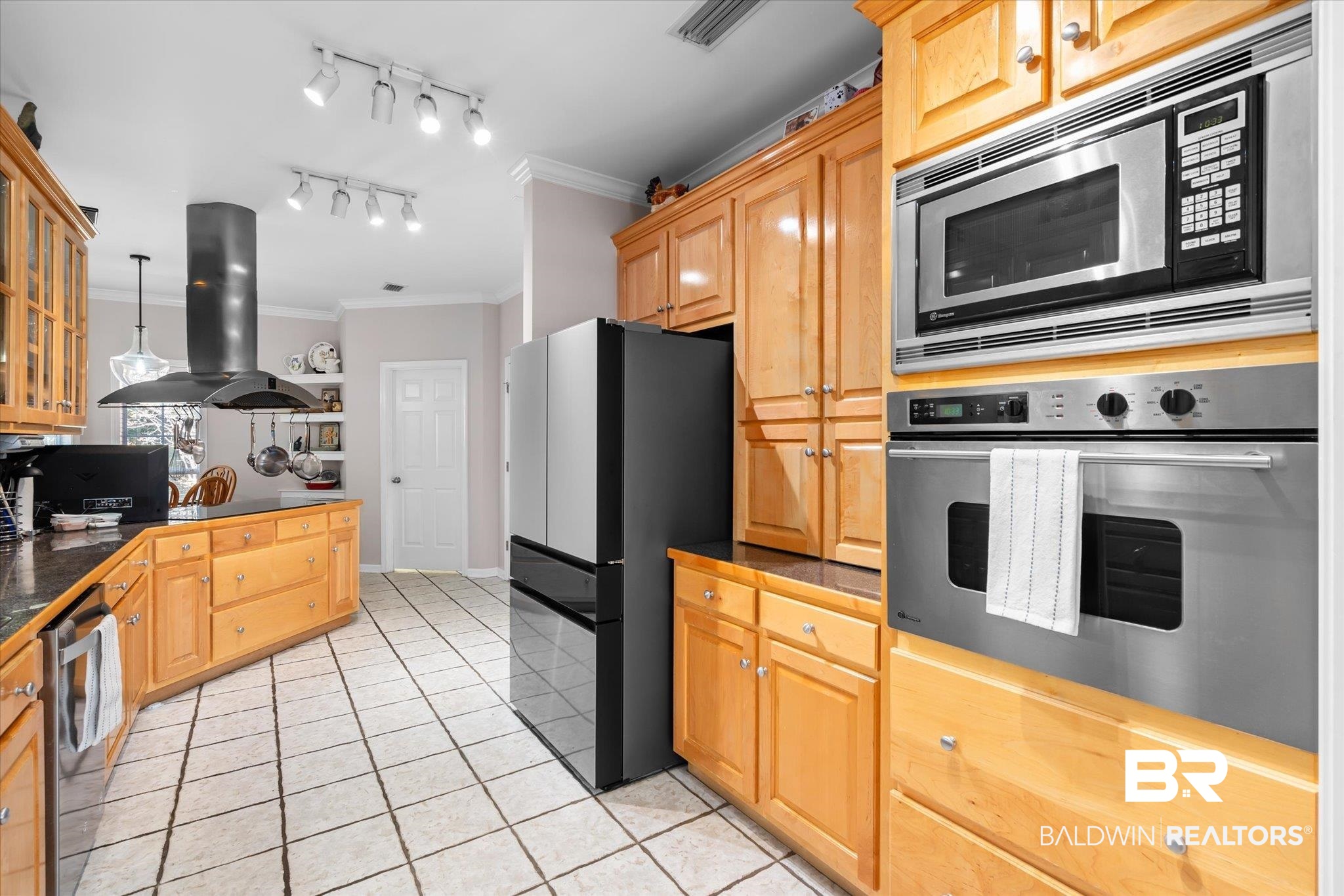 3651 Ching Dairy Loop Road South Mobile, AL 36618 - Photo 11 of 56 Kitchen features "appliance garages", all appliances are under 2 years old