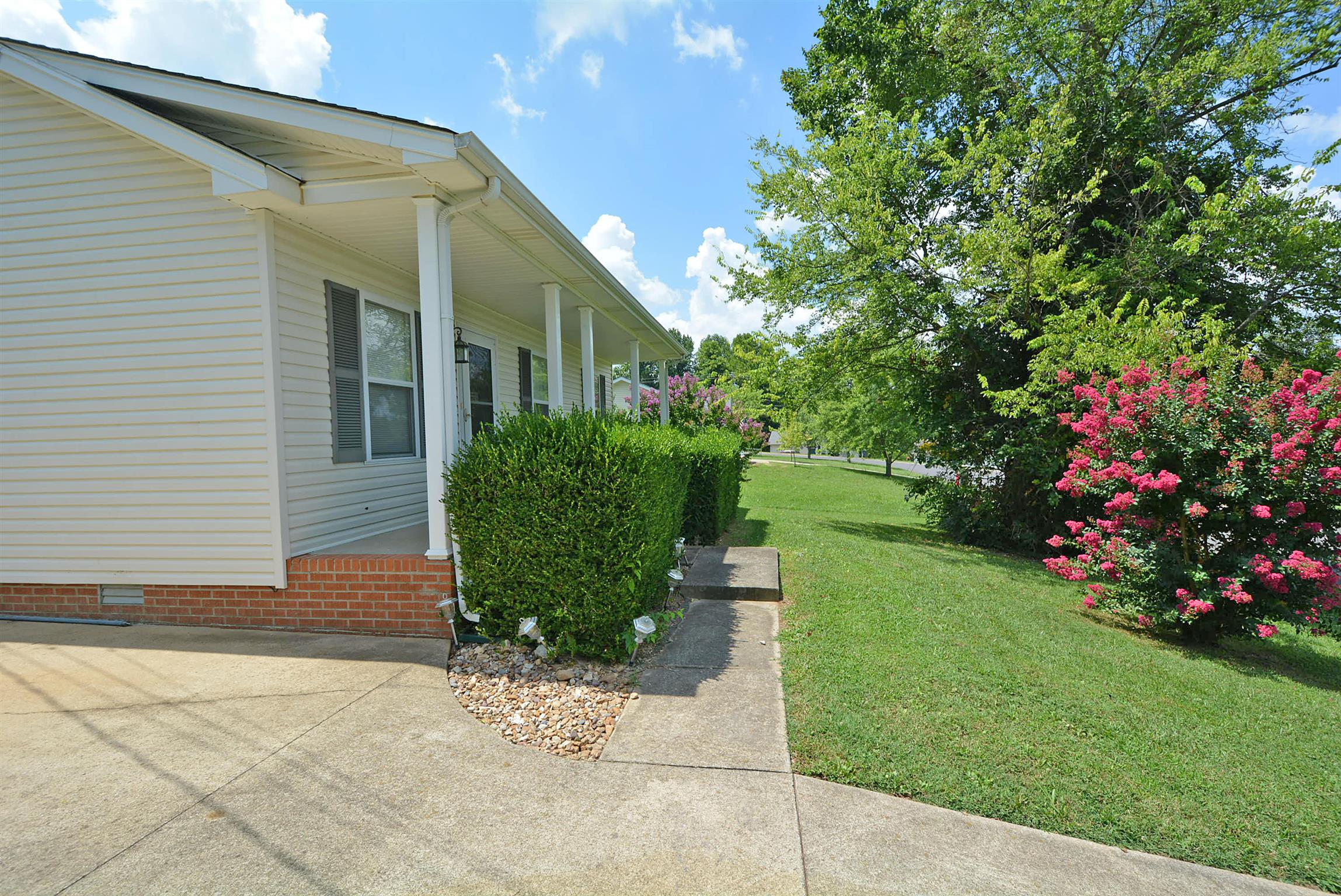 2795 Rome Lane Clarksville, TN 37040 - Photo 2 of 8 a front view of a house with garden