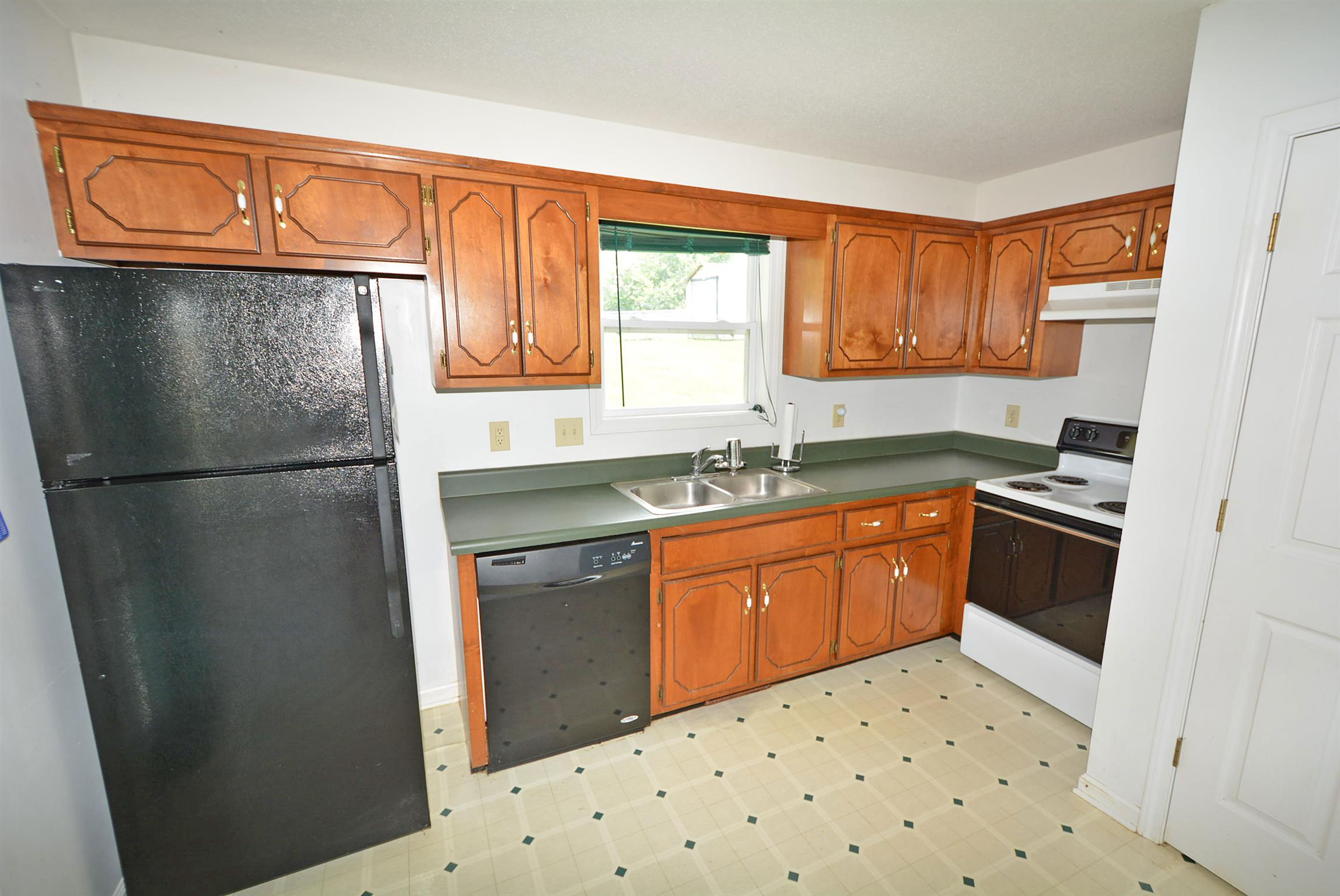 2795 Rome Lane Clarksville, TN 37040 - Photo 4 of 8 a kitchen with stainless steel appliances a refrigerator sink and cabinets