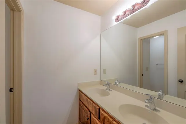 $525,000 | 4203 Northwest 76th Street, Kansas City, MO 64151