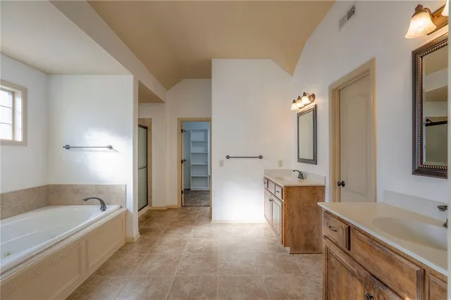 $525,000 | 4203 Northwest 76th Street, Kansas City, MO 64151