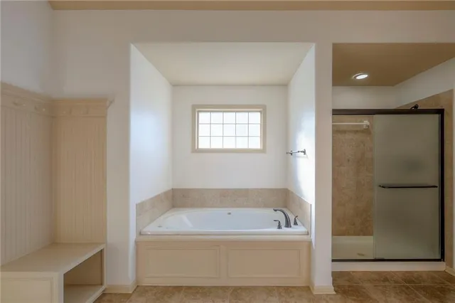 $525,000 | 4203 Northwest 76th Street, Kansas City, MO 64151