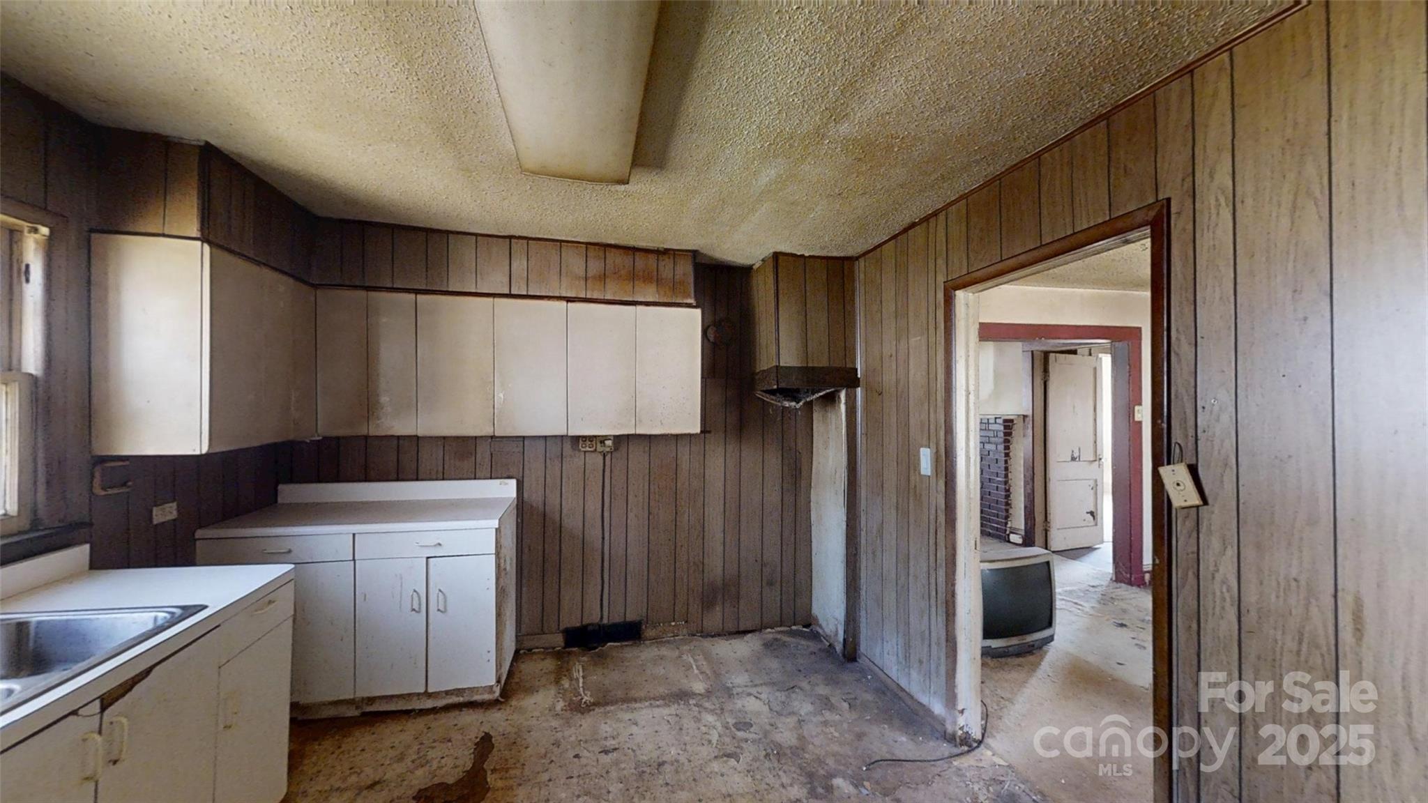 1628 Tunnel Road Asheville, NC 28805 - Photo 18 of 35