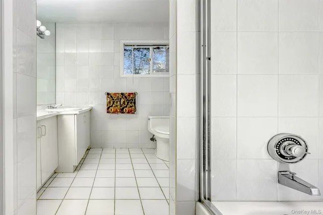 $1,099,000 | 8 Kings Gate Road, Suffern, NY 10901