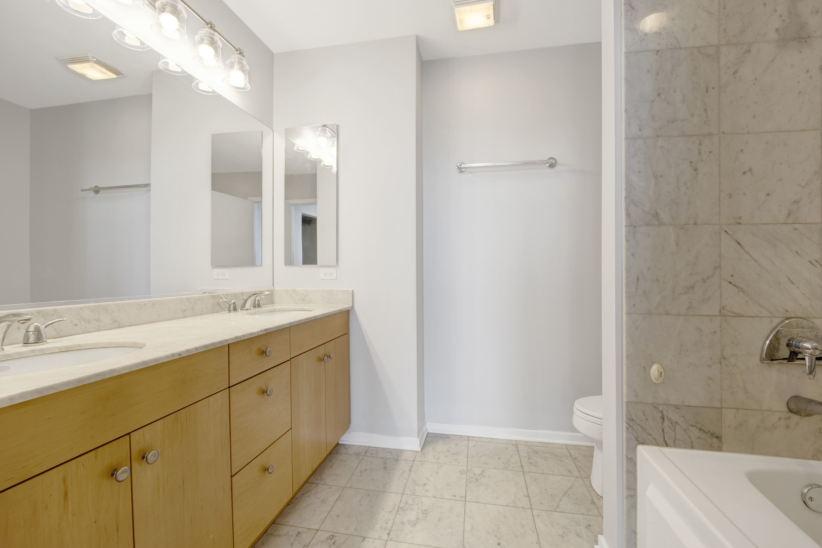 Undisclosed Address Chicago, IL 60654 - Photo 13 of 22 a spacious bathroom with a tub sink and mirror