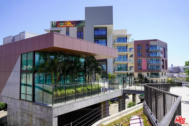 $3,225 | 800 North Front Street, Unit 1307, Burbank, CA 91502