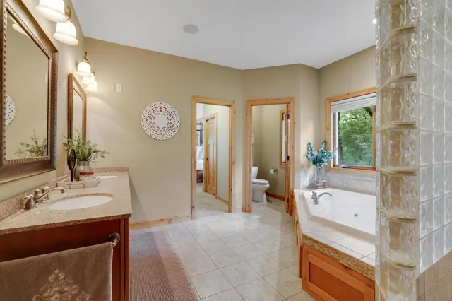 $1,150,000 | W10664 566th Avenue, Prescott, WI 54021