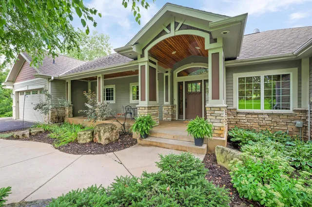 $1,150,000 | W10664 566th Avenue, Prescott, WI 54021