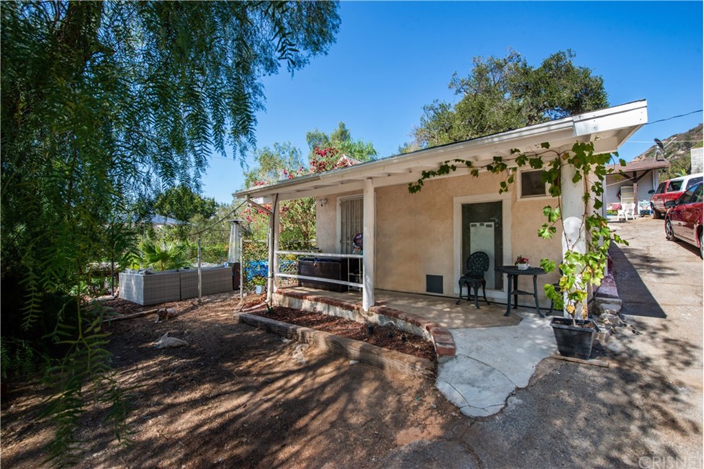 6818 Santa Susana Pass Road Simi Valley, CA 93063 - Photo 1 of 26 Main house