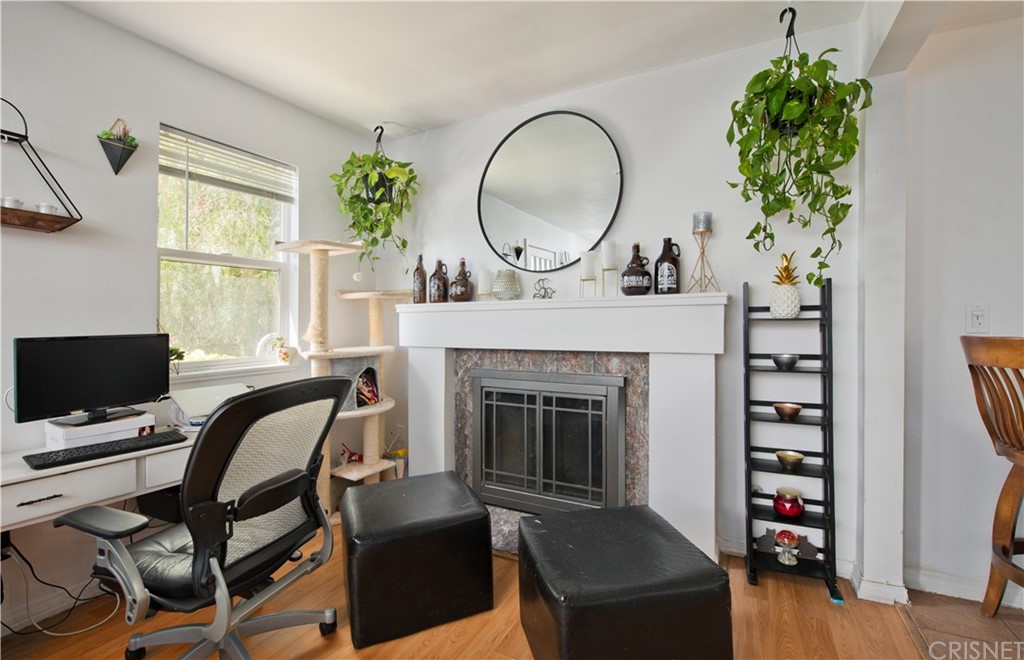 6818 Santa Susana Pass Road Simi Valley, CA 93063 - Photo 11 of 26 Main house living room