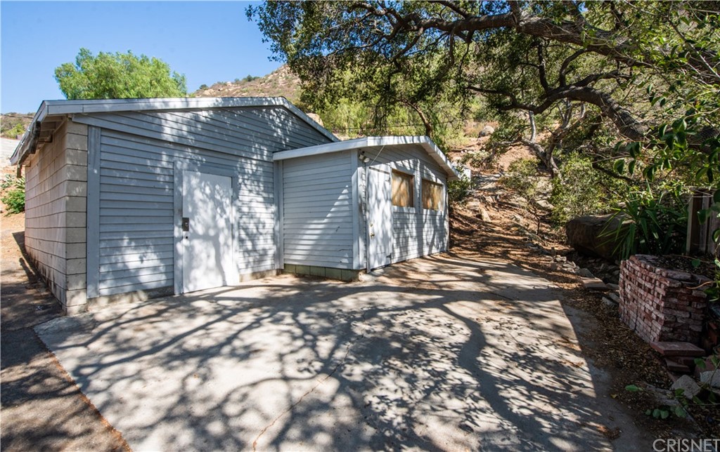 6818 Santa Susana Pass Road Simi Valley, CA 93063 - Photo 25 of 26 Music studio