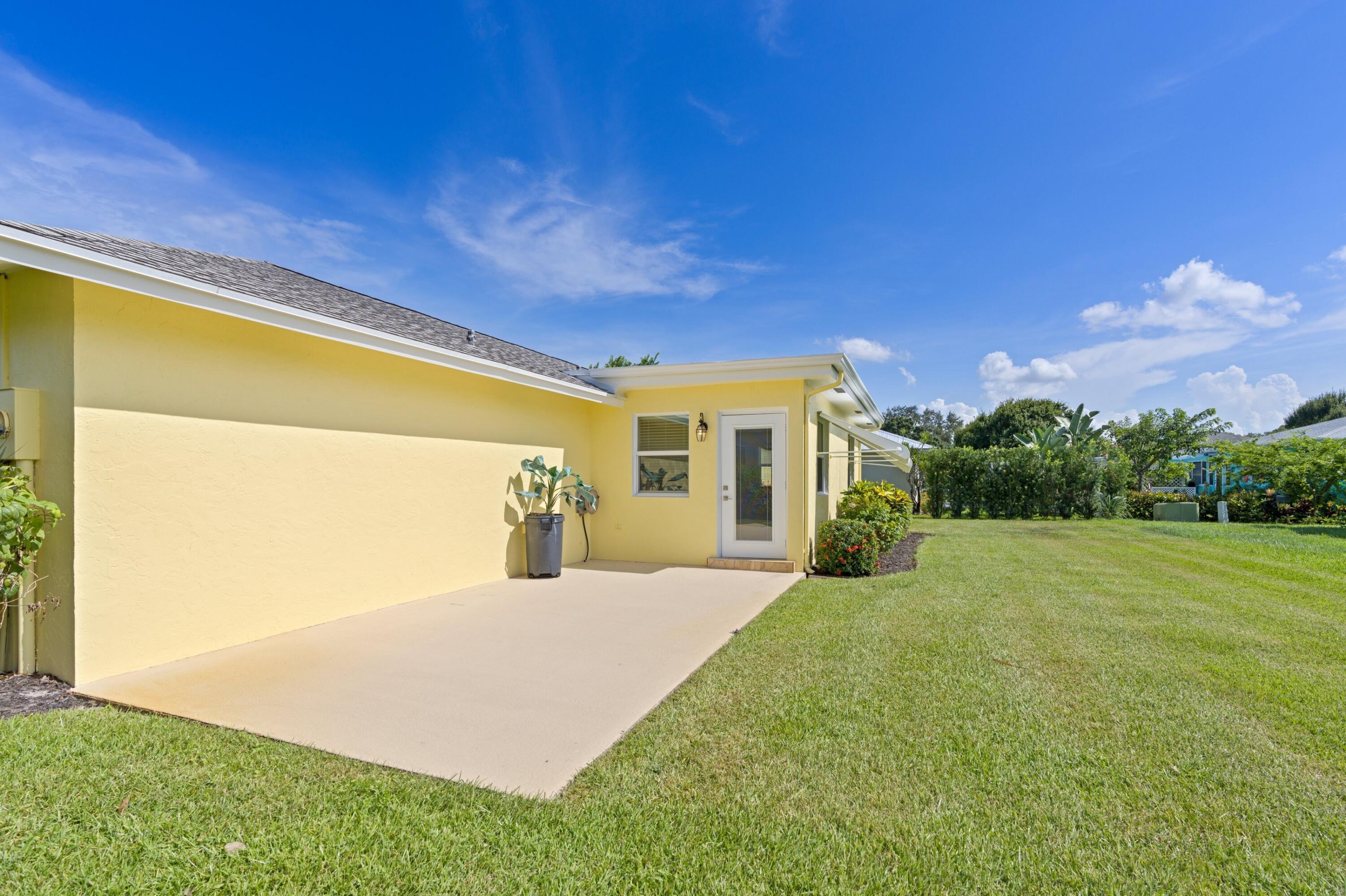 18312 Southeast Eagle Lane Jupiter, FL 33469 - Photo 15 of 17 a very nice looking house with a big yard
