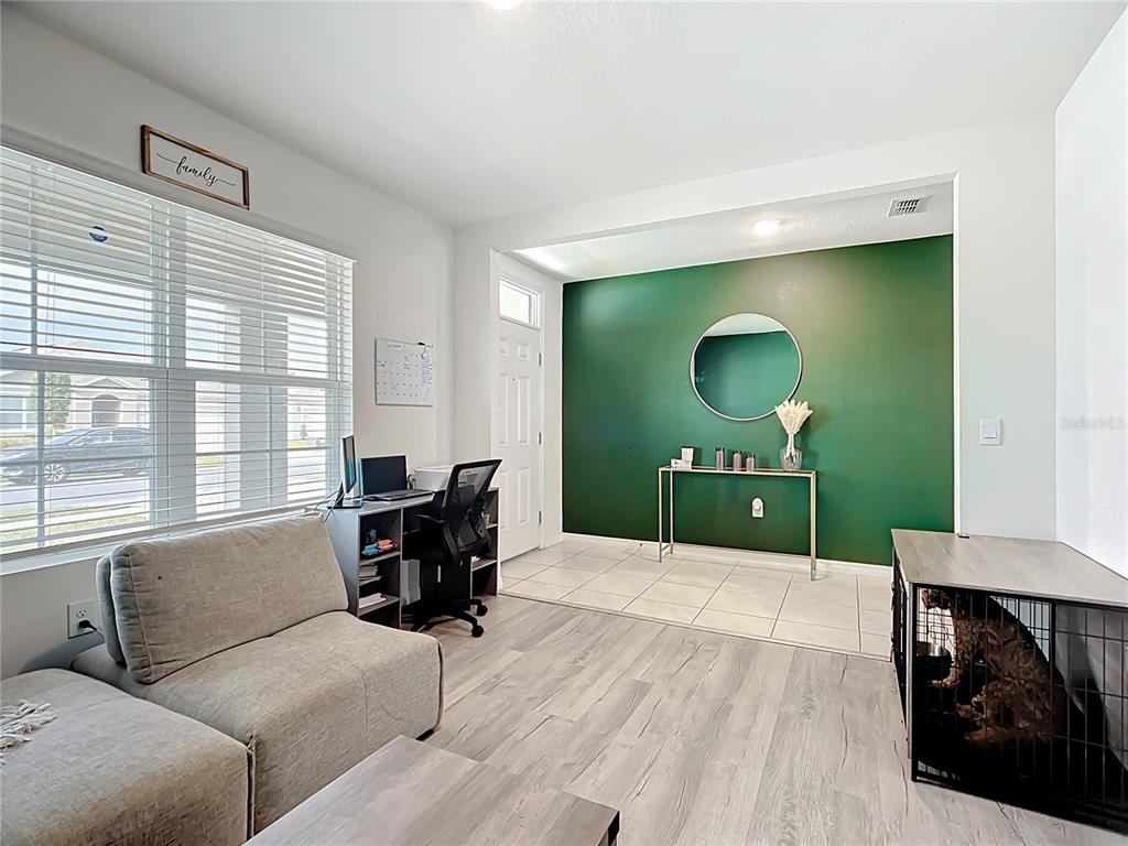 605 Honey Bell Road Winter Haven, FL 33880 - Photo 16 of 73 a living room with furniture and window