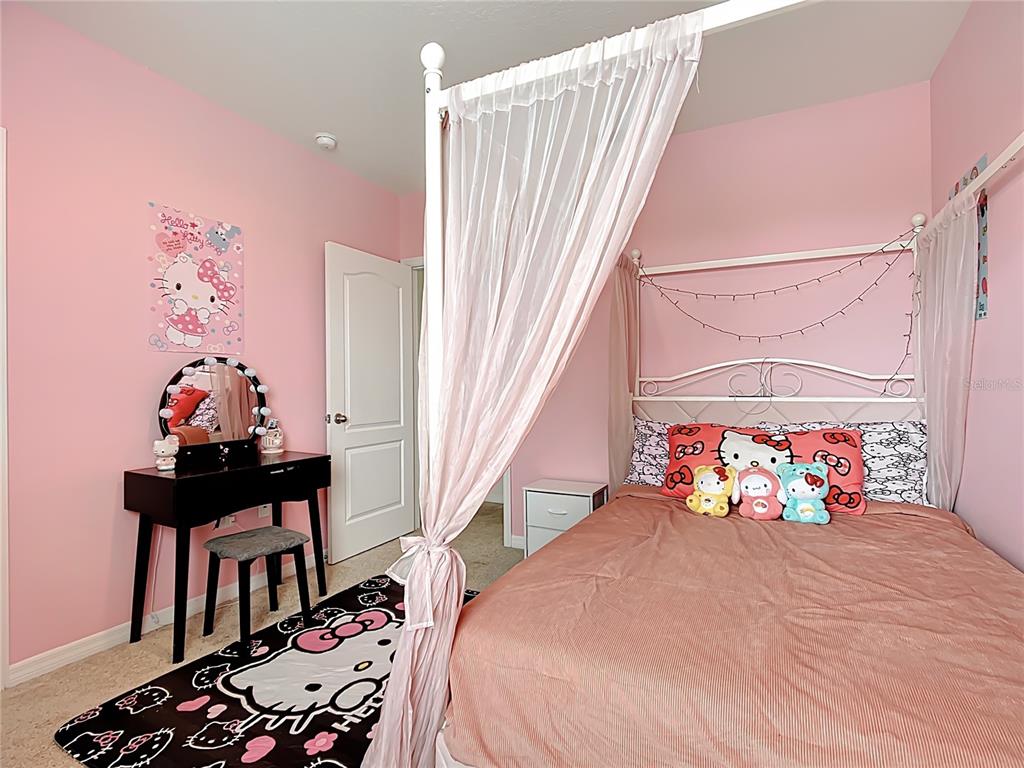 605 Honey Bell Road Winter Haven, FL 33880 - Photo 52 of 71 a bedroom with a bed and a table in it