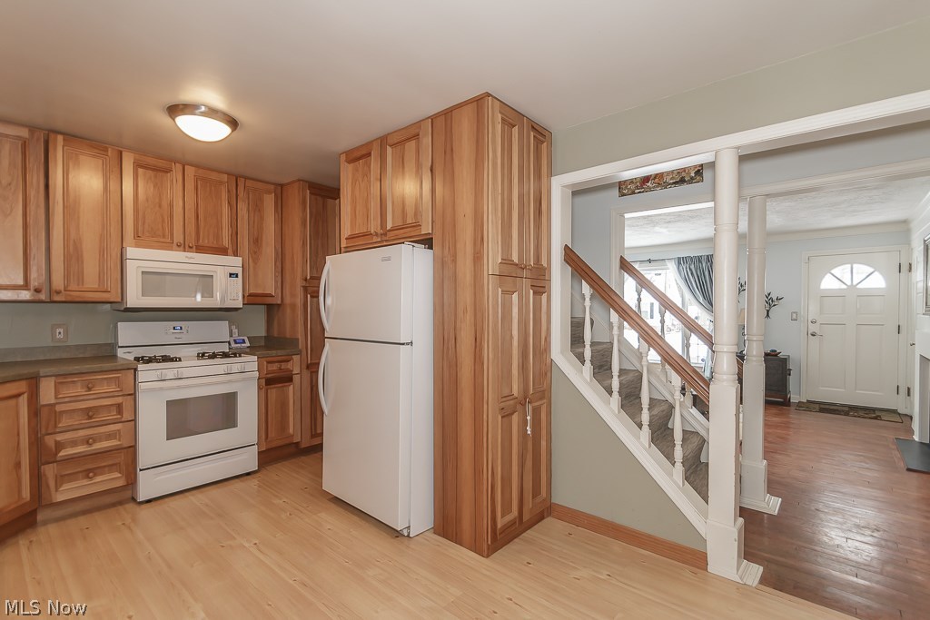 5211 Edenhurst Road Cleveland, OH 44124 - Photo 16 of 32