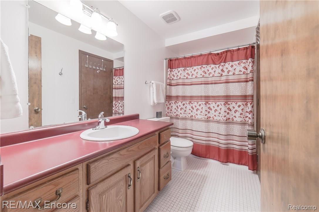 2075 Highsplint Drive Rochester, MI 48307 - Photo 33 of 48 2075 Highsplint-33.jpg