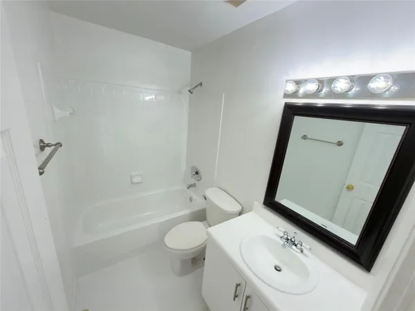 $2,200 | 15675 Southwest 74th Cir Drive, Unit 14, Miami, FL 33193