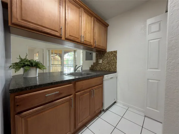 $2,200 | 15675 Southwest 74th Cir Drive, Unit 14, Miami, FL 33193