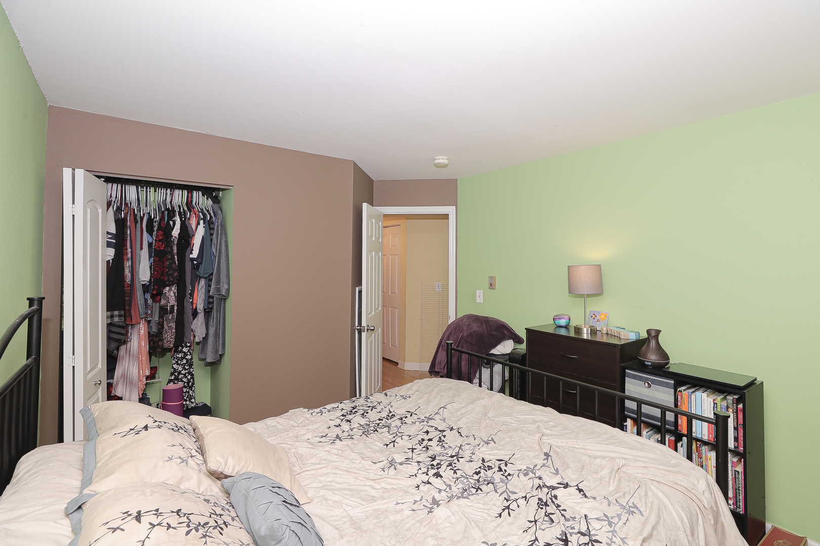 744 Briar Hill Lane, Unit 5 Addison, IL 60101 - Photo 17 of 20 a bedroom with a bed and dresser
