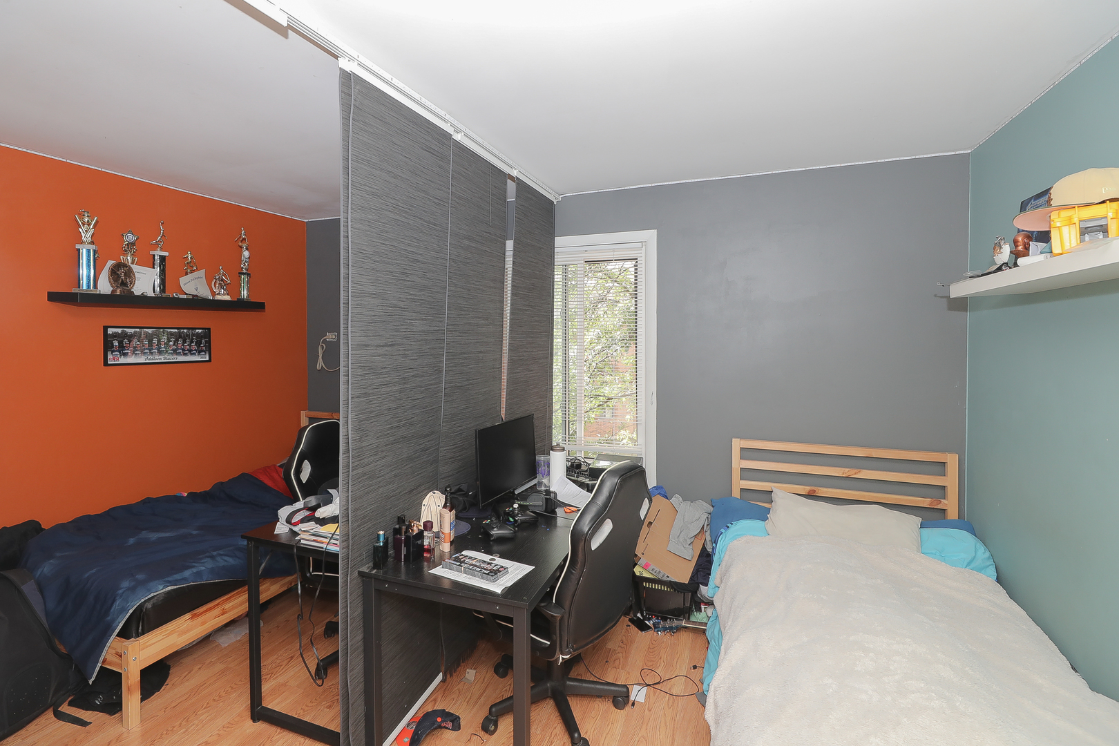 744 Briar Hill Lane, Unit 5 Addison, IL 60101 - Photo 10 of 20 a bedroom with a bed and a desk