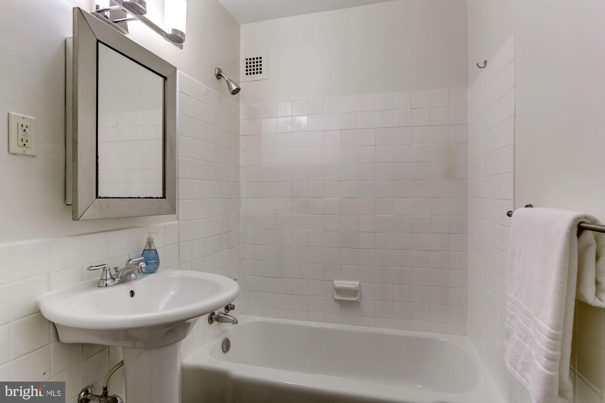 4000 Tunlaw Road Northwest, Unit 227 Washington, DC 20007 - Photo 14 of 24 Bathroom