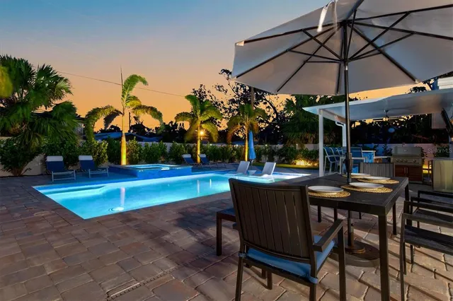 $9,900 | 2365 Bay Street, Sarasota, FL 34237