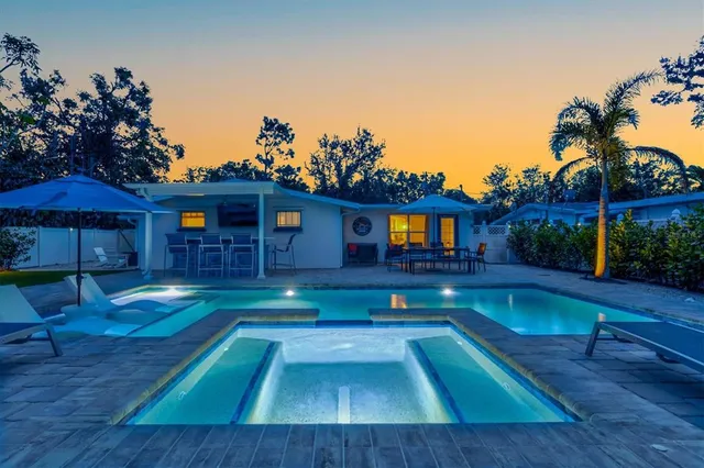 $9,900 | 2365 Bay Street, Sarasota, FL 34237