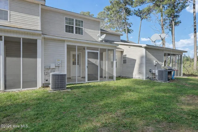 $1,550 | 1404 Old Folkstone Road, Unit 2, Sneads Ferry, NC 28460