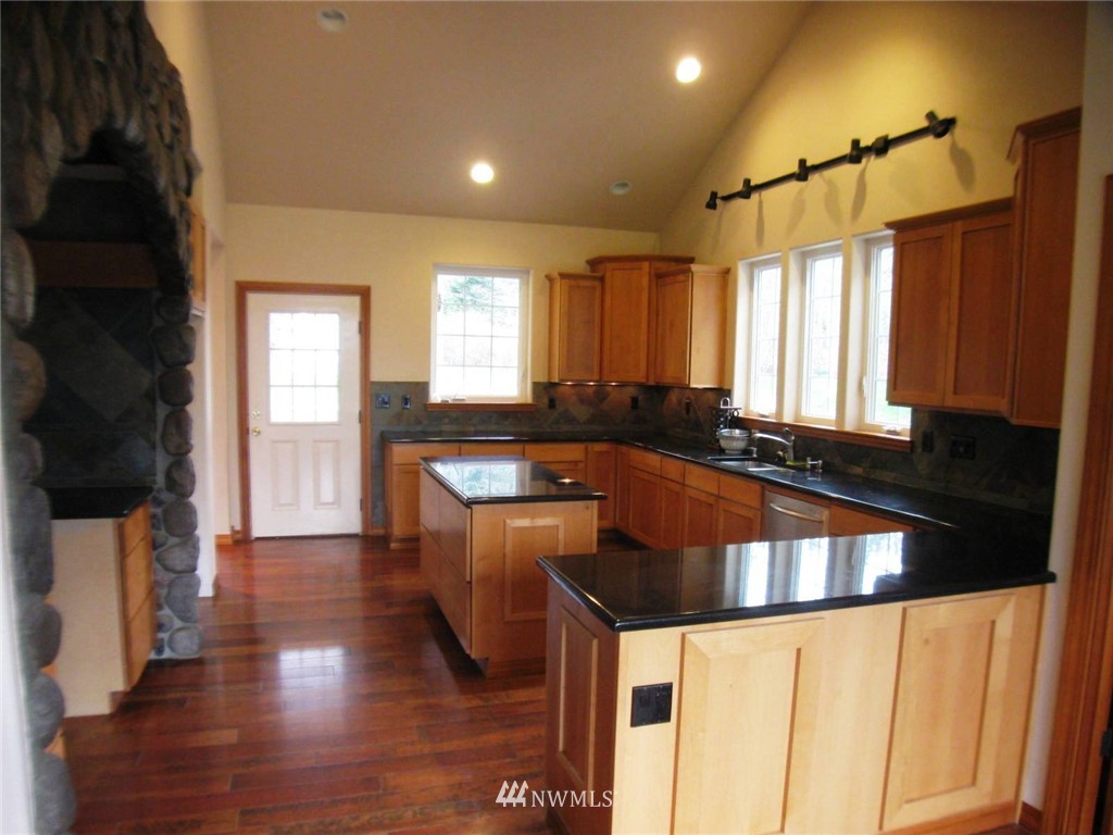3161 Taylor Road Oak Harbor, WA 98277 - Photo 8 of 21 Gallery Image 8
