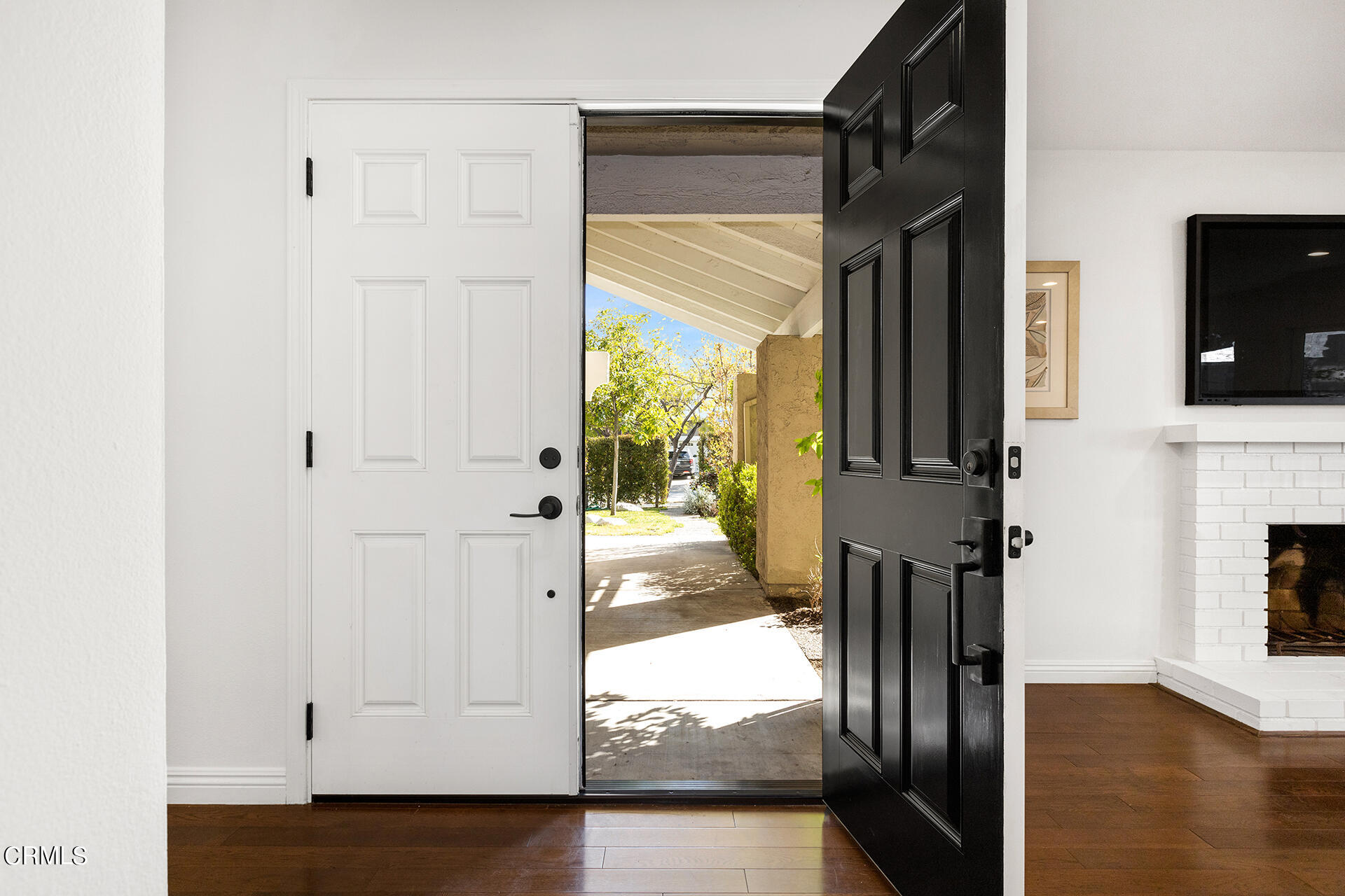 2115 Queensberry Road Pasadena, CA 91104 - Photo 3 of 23 a view of a living room
