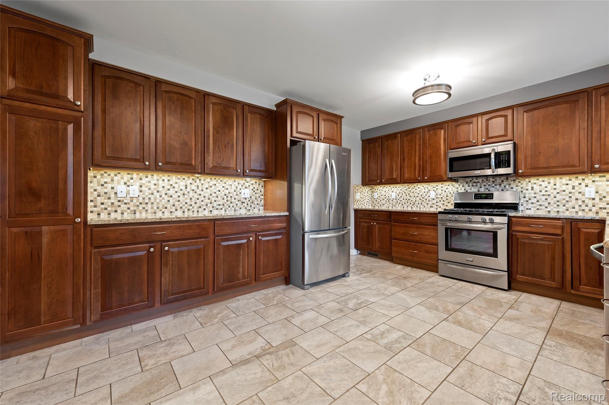 750 Canterbury Road Grosse Pointe, MI 48236 - Photo 13 of 47 Large kitchen - perfect for entertaining guests