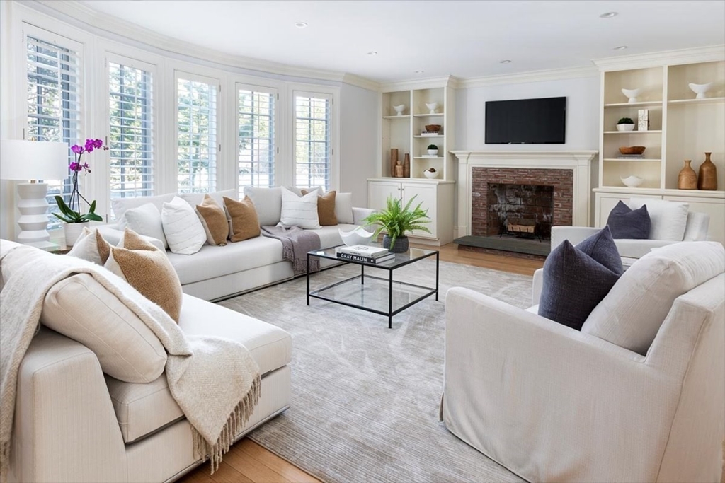 160 Old Farm Road Newton, MA 02459 - Photo 4 of 19